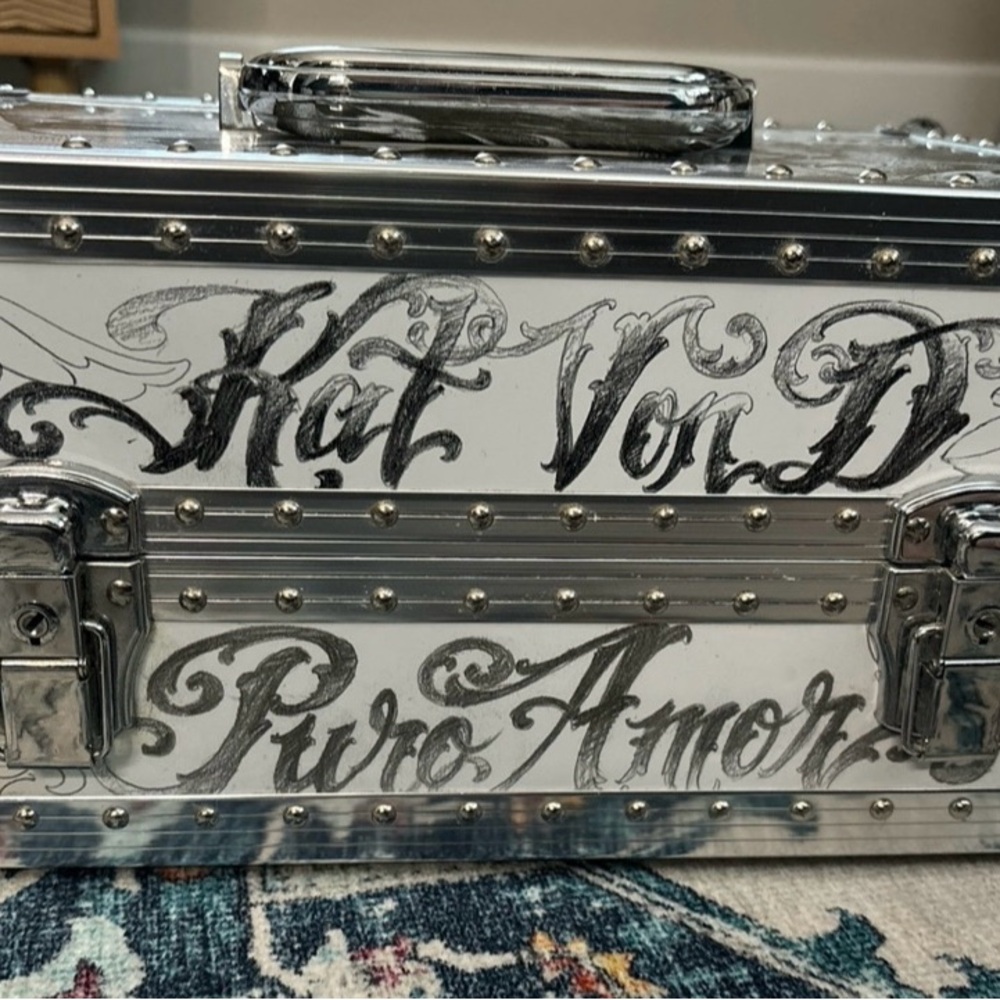 Kat von D KVD Angeleno train case puro amor